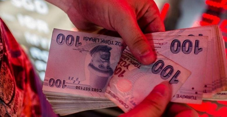 انخفاض حاد بالليرة.. لماذا أقال أردوغان محافظ البنك المركزي؟
