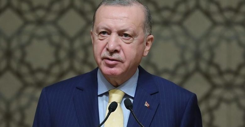 أردوغان يعزي رئيس وقف الحاخامية اليهودية في تركيا بوفاة والدته