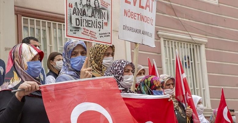 لليوم 603 على التوالي.. استمرار اعتصام أمهات “ديار بكر”