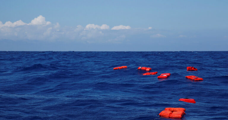 تركيا.. إنقاذ 16 لاجئا أجبرتهم اليونان على العودة