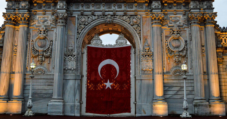 بالذكرى 83 لوفاة المؤسس..تركيا تصمت دقيقة وأردوغان يزور ضريحه