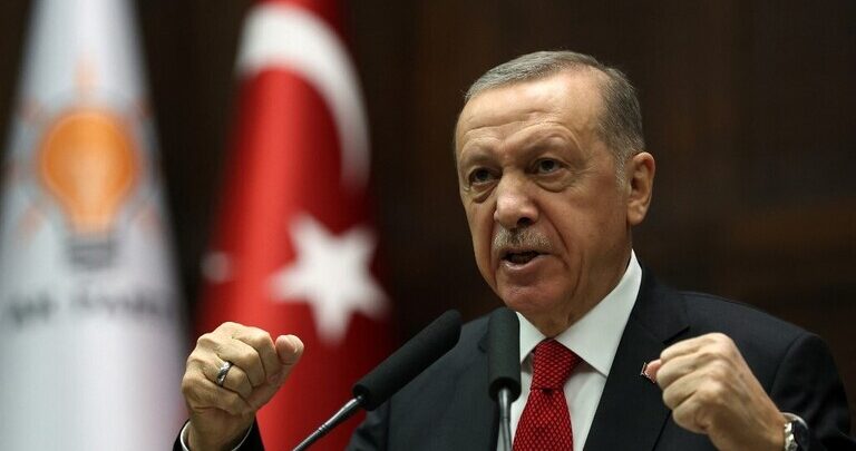 أردوغان يتعهد بإجراء تعديلات دستورية لمواجهة المثلية