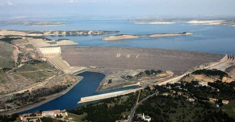 سدود تركيا بعد الزلزال.. مسؤول يطمئن بسلامتها وخبراء يحذرون