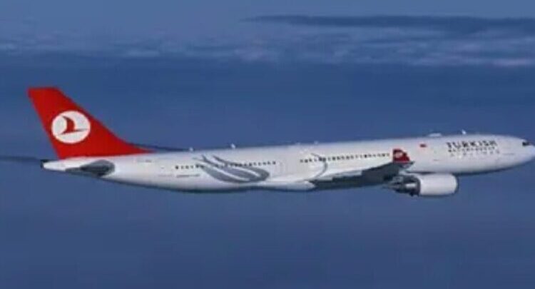طائرة تركية تعود لاسطنبول بعد ساعات من التحليق بسبب رائحة “الجحيم”
