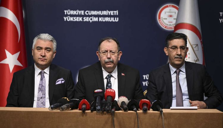 رئيس الهيئة العليا للانتخابات: إعلان نتائج الانتخابات لن يتأخر كثيرا كما حصل بالجولة الأولى رئيس الهيئة العليا للانتخابات: إعلان نتائج الانتخابات لن يتأخر كثيرا كما حصل بالجولة الأولى