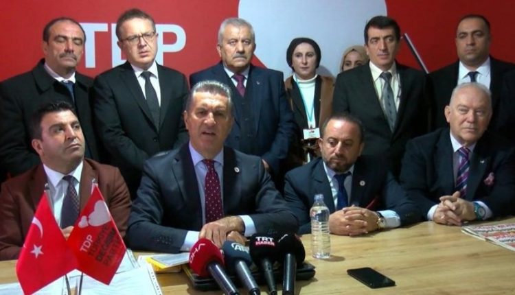 حزب التغيير التركي يعلن اندماجه مع حزب الشعب الجمهوري