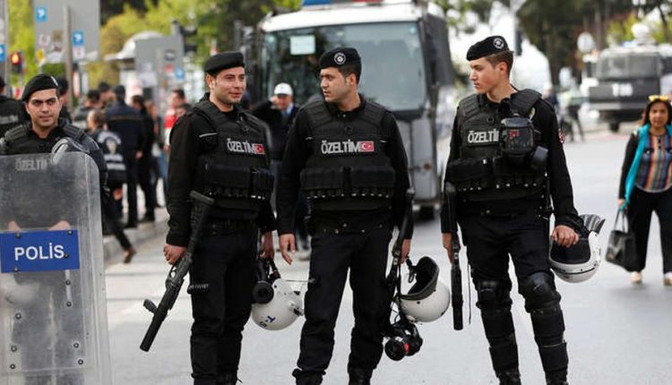 السلطات التركية تعتقل 8 أشخاص حاولوا التسلل إلى اليونان