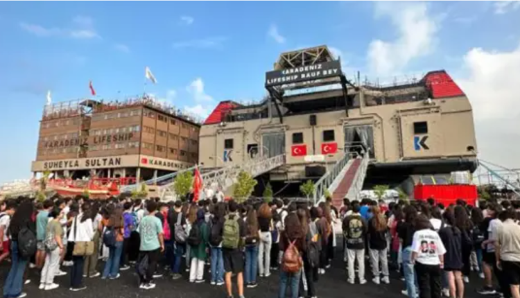 تحويل سفينة إلى مدرسة ثانوية في تركيا