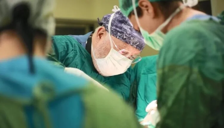 امرأة حامل تنجو بأعجوبة بعد إزالة كتلة ضخمة من بطنها في سامسون